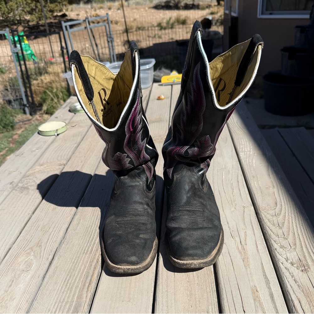 R Watson Women’s Black and Purple Rough Out Boots